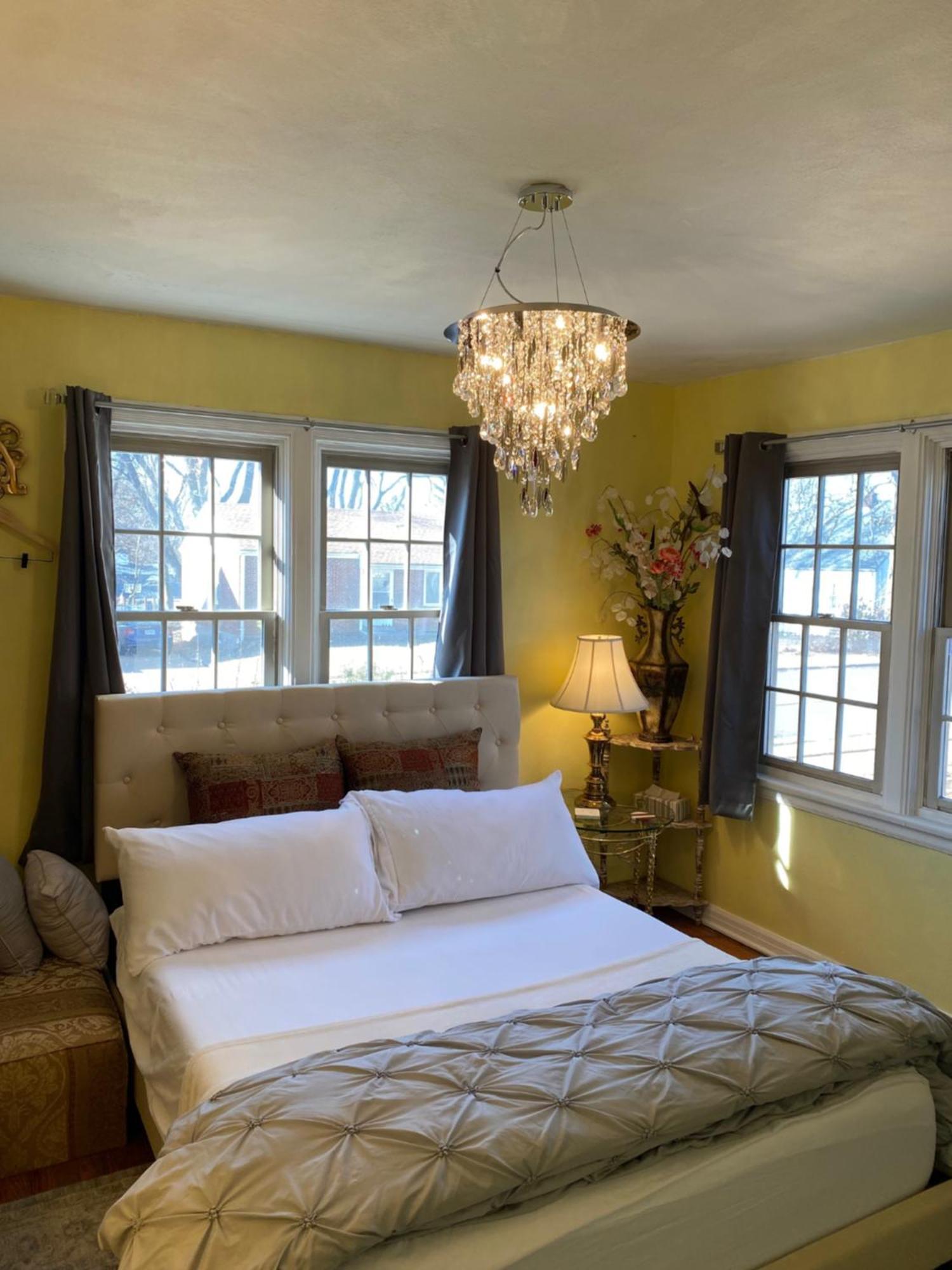 Cozy Near Airport & Highway Habitación en casa particular St. Louis
