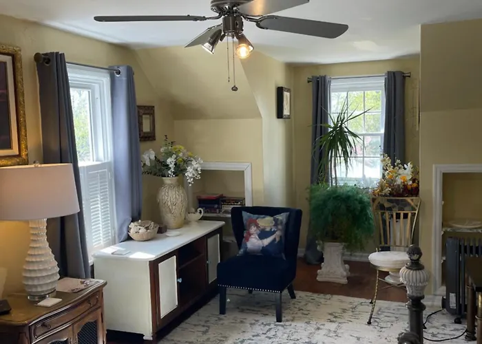 Cozy Room Near Airport & Highway